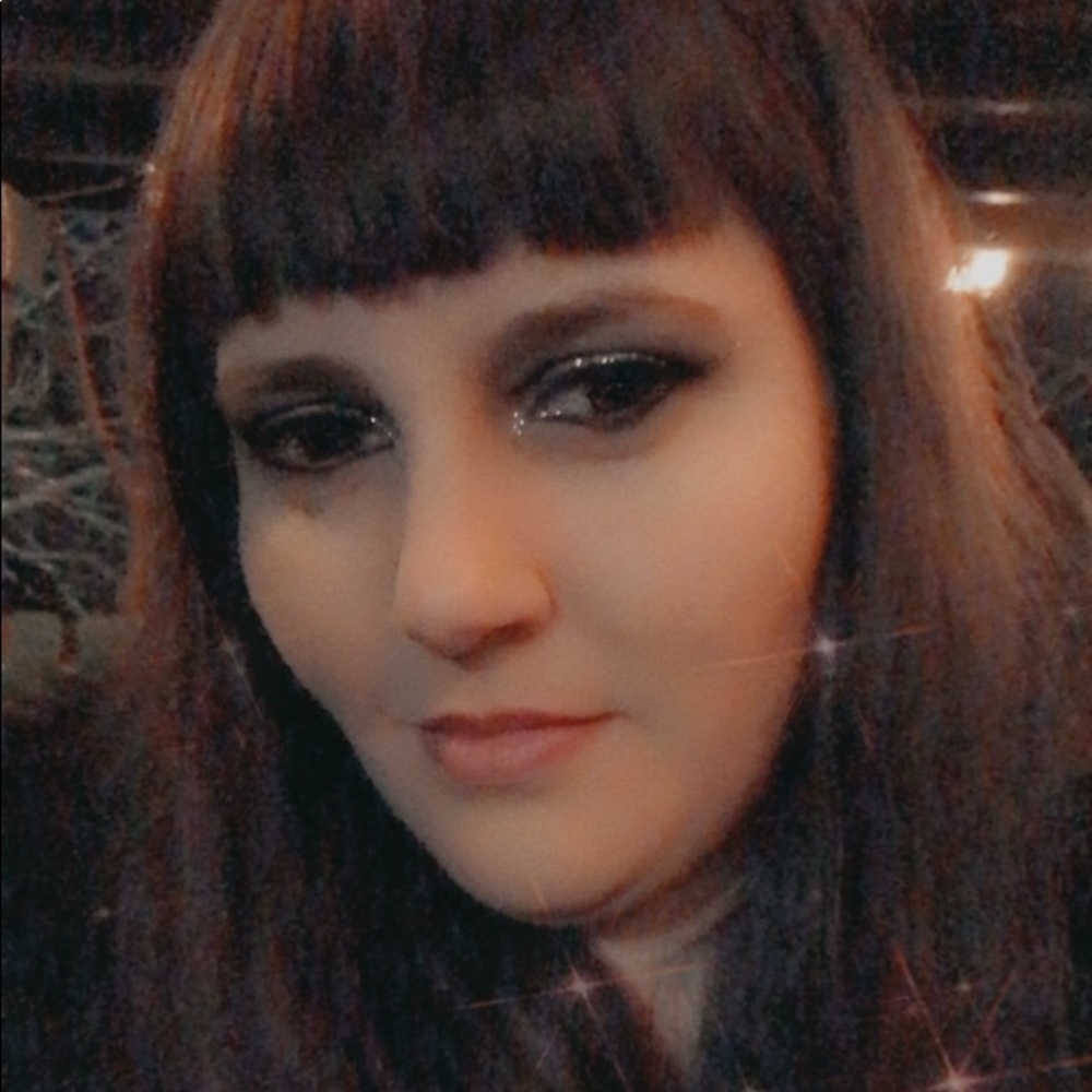 Meet your Posher, Alissa